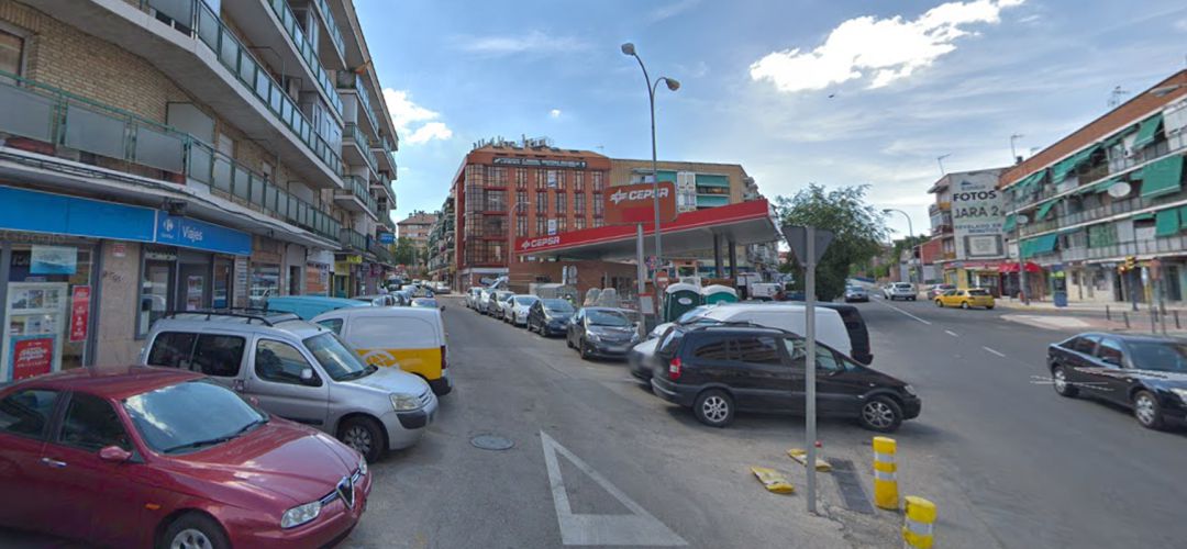 La gasolinera de la calle Móstoles es la única siutada en al casco urbano de la ciudad. La gasolinera de la calle Móstoles es la única siutada en al casco urbano de la ciudad.