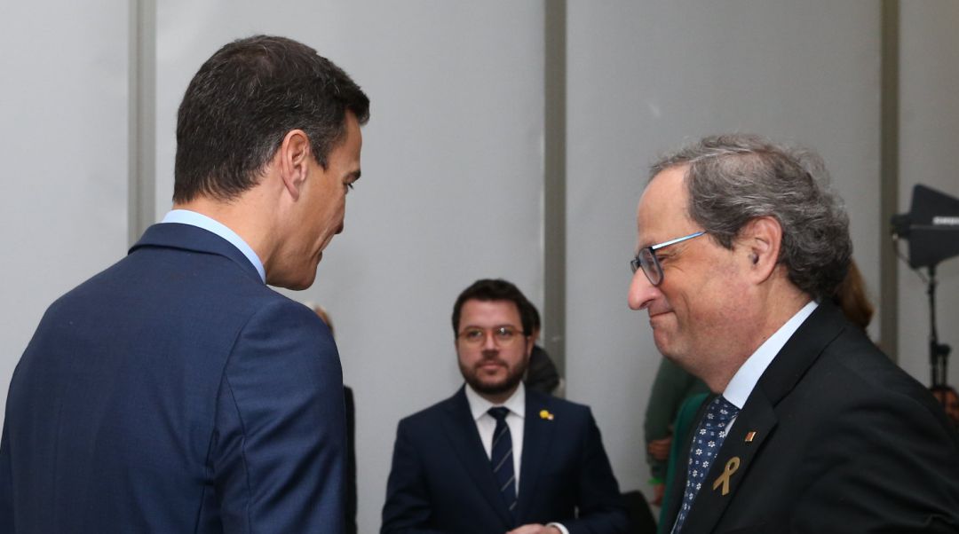 Pedro Sánchez y Quim Torra se saludan en presencia del vicepresidente de la Generalitat, Pere Aragonès, en la inauguración del Mobile World Congress, la semana pasada, en Barcelona Pedro Sánchez y Quim Torra se saludan en presencia del vicepresidente de la Generalitat, Pere Aragonès, en la inauguración del Mobile World Congress, la semana pasada, en Barcelona