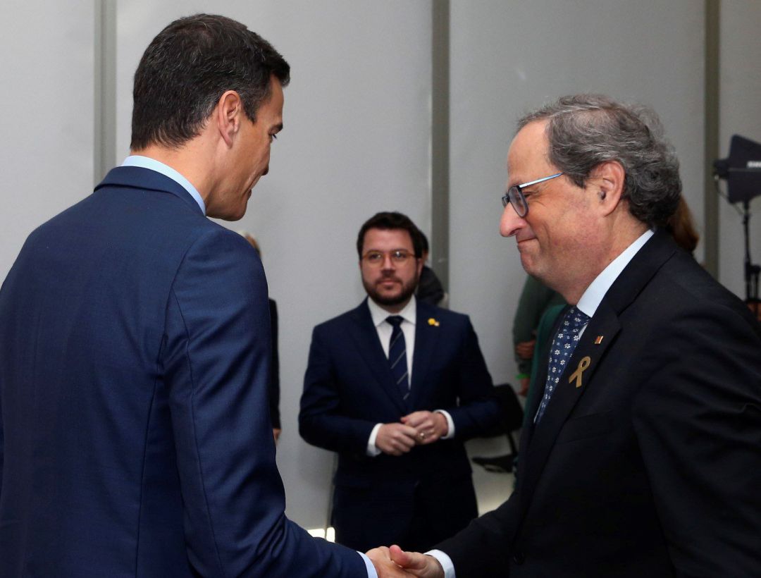 Pedro Sánchez i Quim Torra es saluden en presència de Pere Aragonès, a la inauguració del Mobile World Congress, la setmana passada a Barcelona Pedro Sánchez i Quim Torra es saluden en presència de Pere Aragonès, a la inauguració del Mobile World Congress, la setmana passada a Barcelona