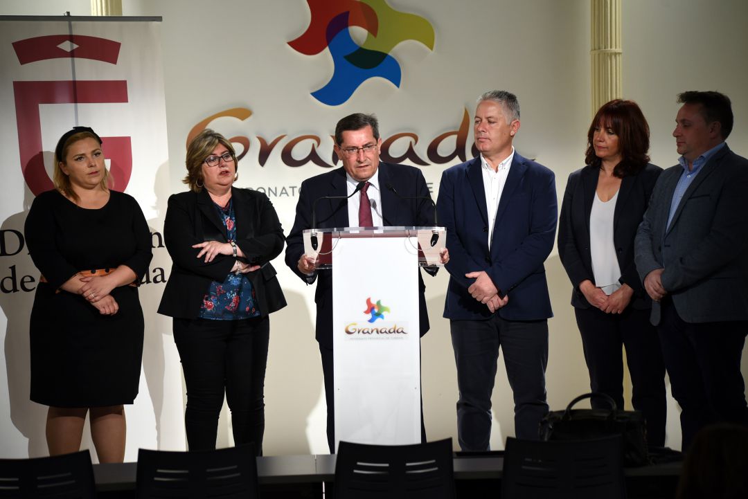 Pepe Entrena, rodeado de diputados provinciales, hace balance de su gestión Pepe Entrena, rodeado de diputados provinciales, hace balance de su gestión