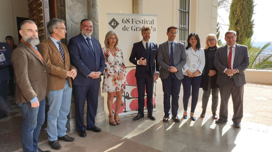 Pablo Heras-Casado, en el centro, junto a las autoridades que han participado en la presentación del Festival Internacional de Música y Danza de Granada Pablo Heras-Casado, en el centro, junto a las autoridades que han participado en la presentación del Festival Internacional de Música y Danza de Granada