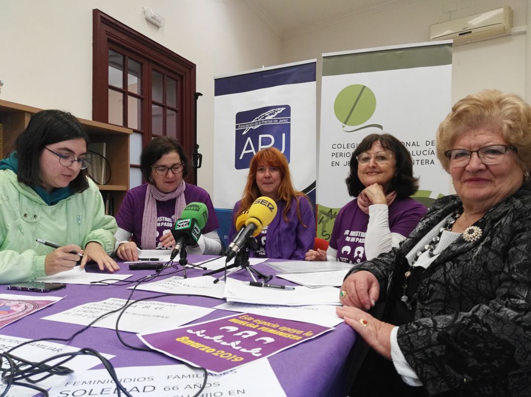 Representantes de la Marea Violeta, La Faraona y la Marea de Pensionistas de Jerez Representantes de la Marea Violeta, La Faraona y la Marea de Pensionistas de Jerez