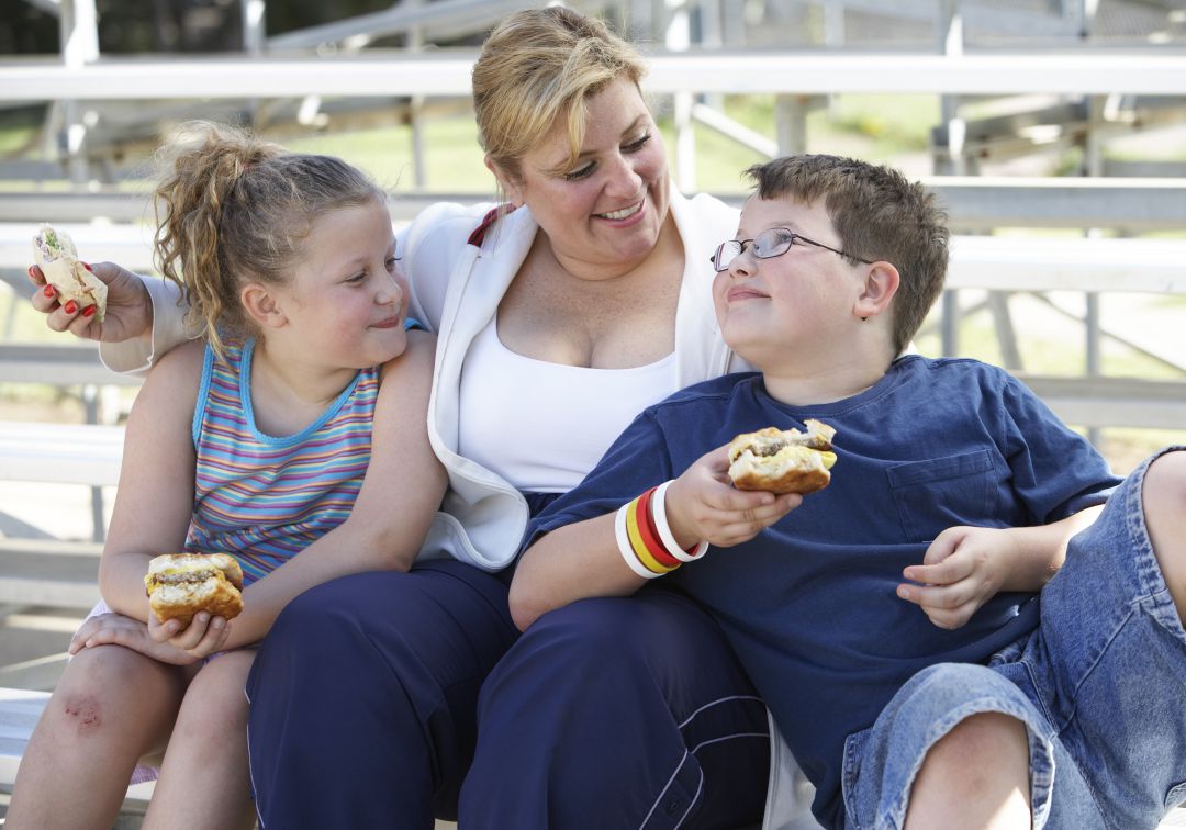 El ejemplo de los padres podría frenar la obesidad infantil