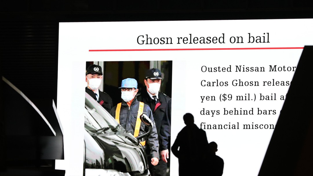 Ghosn, en libertad bajo fianza tras pagar casi ocho millones