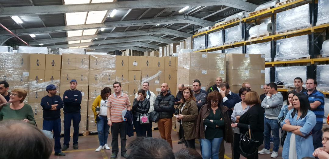Una de las asambleas de trabajadores celebradas en la fábrica de Coopbox, en Alcalá de Henares. Una de las asambleas de trabajadores celebradas en la fábrica de Coopbox, en Alcalá de Henares.