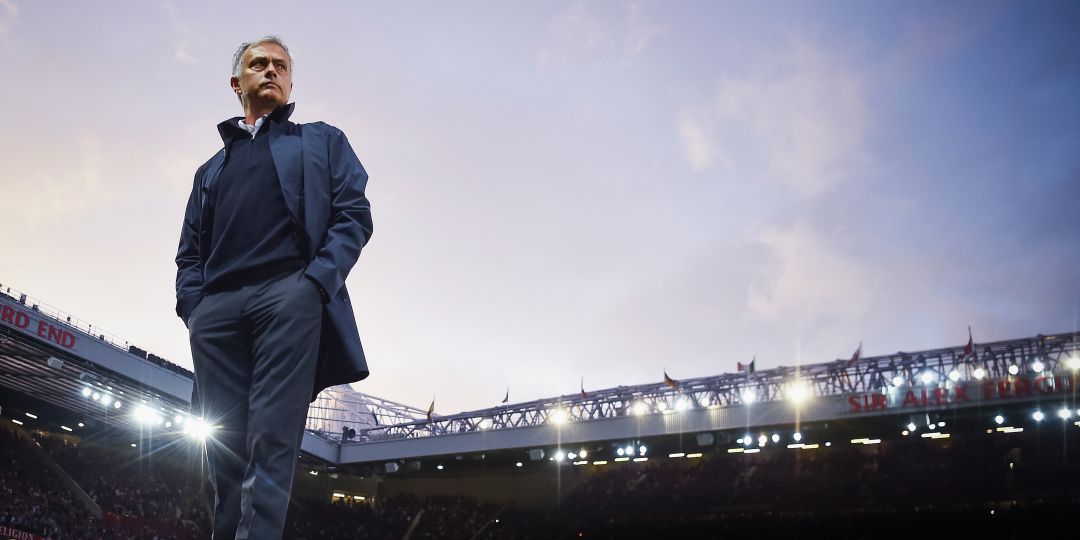 José Mourinho, durante un partido de Premier con el Manchester United José Mourinho, durante un partido de Premier con el Manchester United
