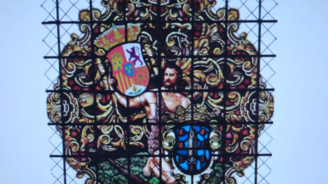 Comienzan la retirada del escudo franquista de María Pita