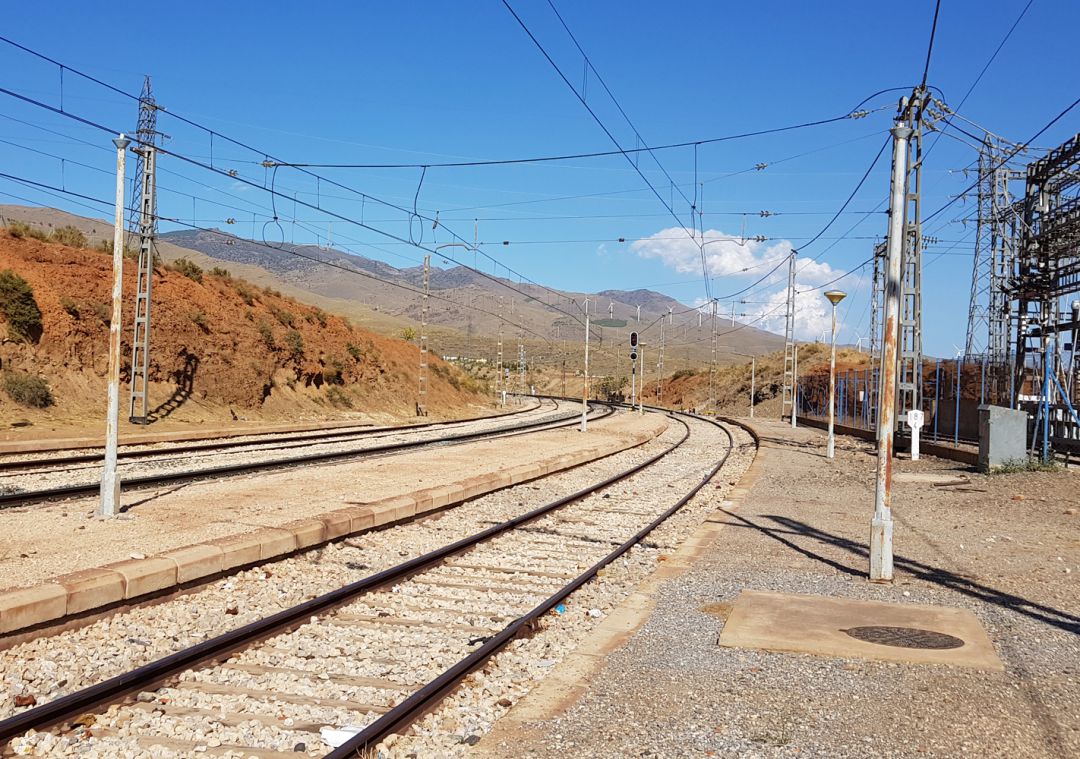 Estación de tren de Abla en la línea entre Almería y Guadix (Granada) Estación de tren de Abla en la línea entre Almería y Guadix (Granada)