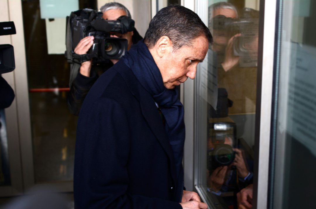 El expresidente de la Generalitat valenciana, Eduardo Zaplana, acude a firmar al El expresidente de la Generalitat valenciana, Eduardo Zaplana, acude a firmar al