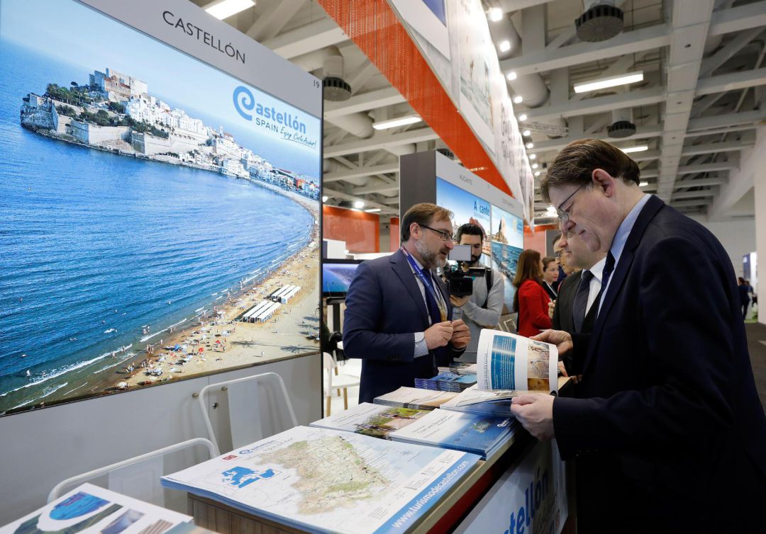 El President de la Generalitat, Ximo Puig, durante la visita al stand de la Comunitat Valenciana en la Feria Internacional de Turismo de Berlín El President de la Generalitat, Ximo Puig, durante la visita al stand de la Comunitat Valenciana en la Feria Internacional de Turismo de Berlín
