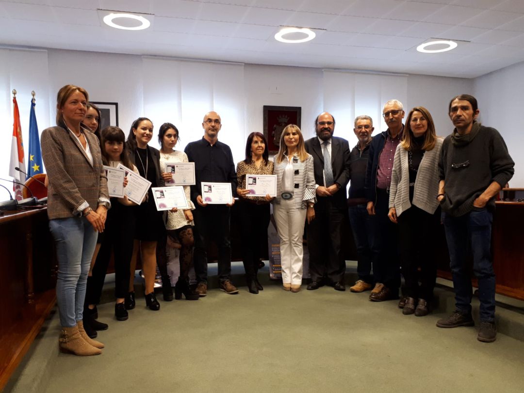 Los premiados posan con el jurado y los concejales Los premiados posan con el jurado y los concejales