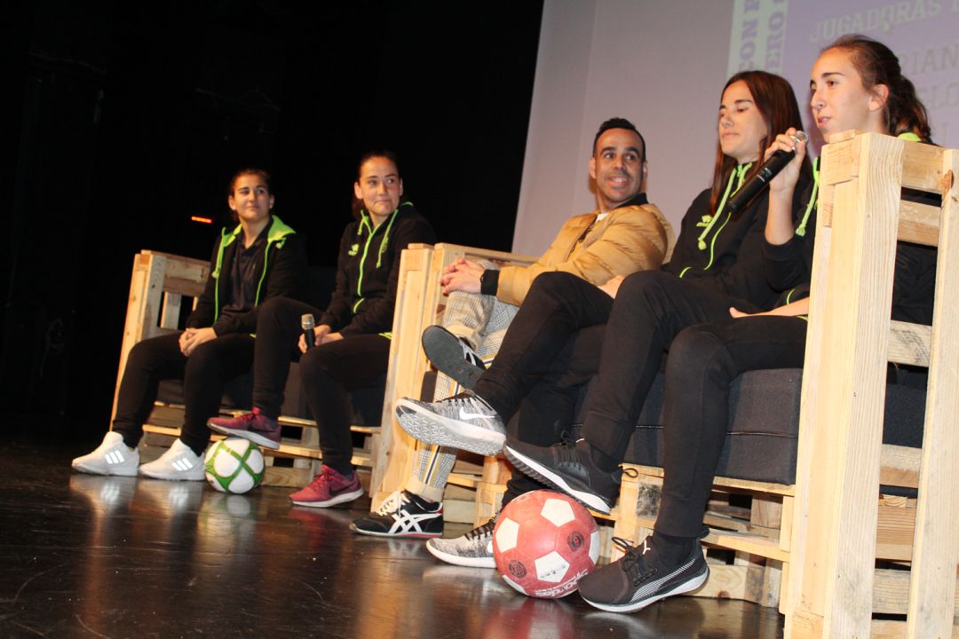Encuentro sobre el papel de la mujer en el deporte celebrado en Pinos Puente (Granada) Encuentro sobre el papel de la mujer en el deporte celebrado en Pinos Puente (Granada)