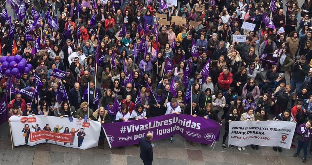 Cientos de personas secundan la huelga feminista Cientos de personas secundan la huelga feminista
