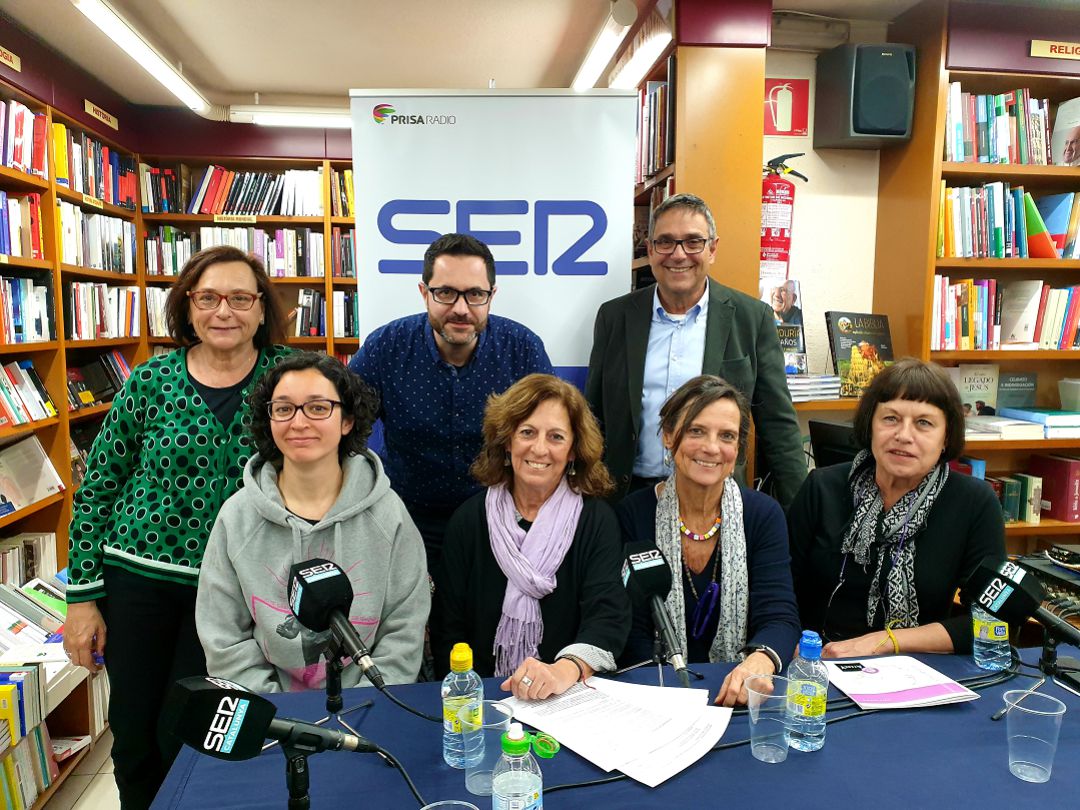 Dalt de d'esquerra a Dreta: Montserrat Duch, Jordi Cartañá, Alfred Arola,
A Sota d'esquerra a Dreta: Elisabeth Sánchez, Fina Masdeu, Joana Zaragoza i Montserrat Palau Dalt de d'esquerra a Dreta: Montserrat Duch, Jordi Cartañá, Alfred Arola,
A Sota d'esquerra a Dreta: Elisabeth Sánchez, Fina Masdeu, Joana Zaragoza i Montserrat Palau
