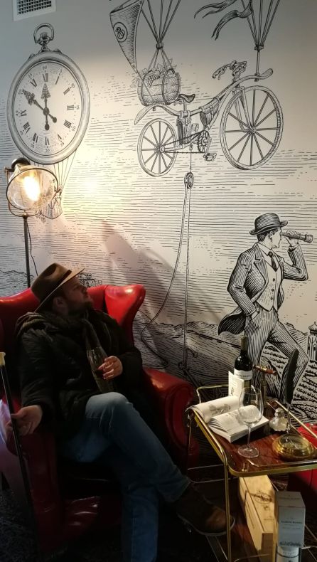 Juan, cinéfilo y amante de la novela histórica. Juan, cinéfilo y amante de la novela histórica.