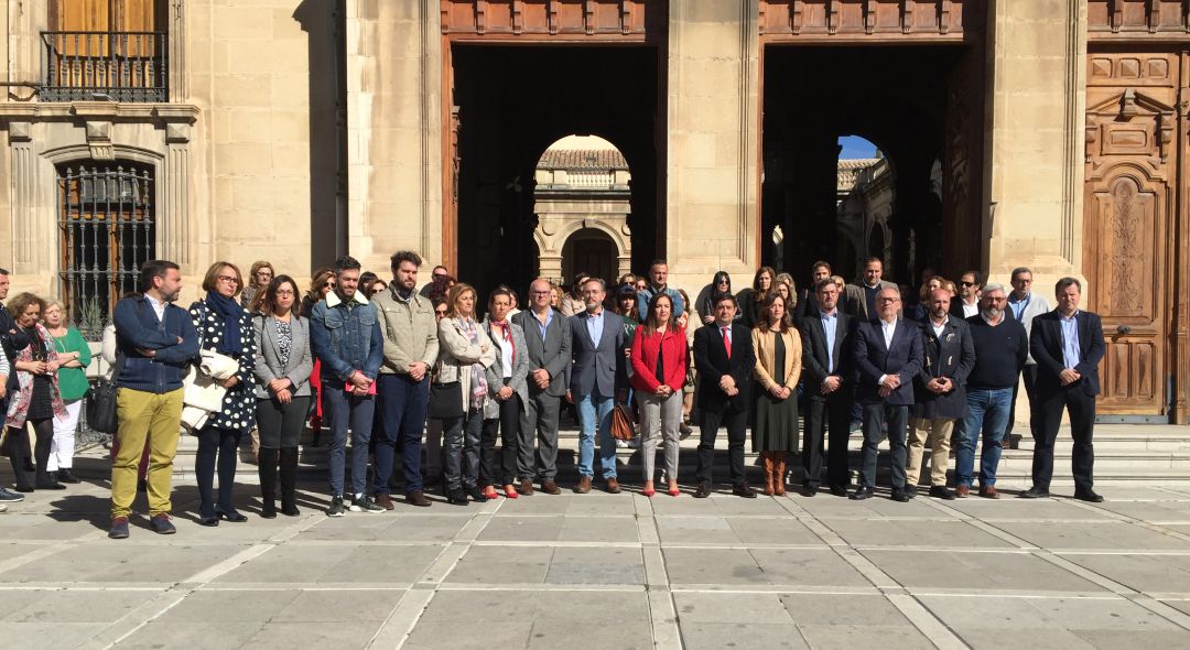 Concentración a las puertas de la Diputación de Jaén Concentración a las puertas de la Diputación de Jaén