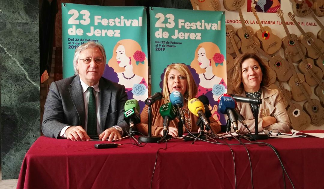 Paco Camas, delegado municipal de Cultura, Mamen Sánchez, alcaldesa de Jerez, e Isamay Benavente, directora del Festival de Jerez Paco Camas, delegado municipal de Cultura, Mamen Sánchez, alcaldesa de Jerez, e Isamay Benavente, directora del Festival de Jerez