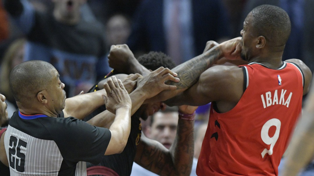 Ibaka, expulsado tras comenzar una pelea con Marquese Chriss