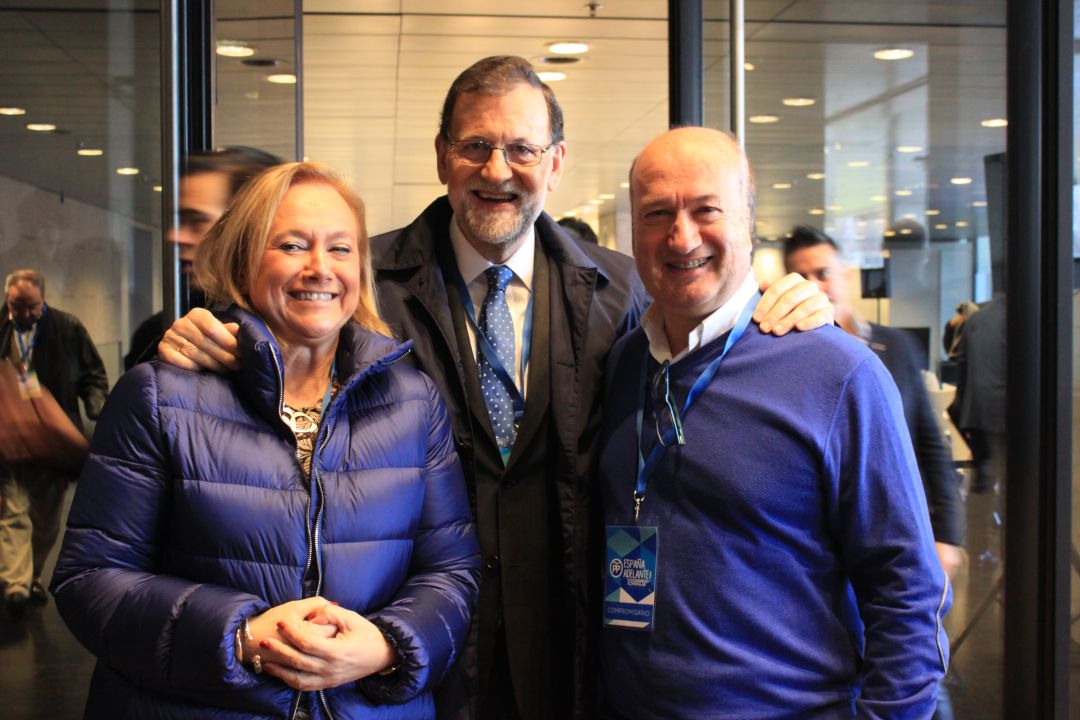 Venta posa con Rajoy y Mercedes Fernández cuando la dirección regional gozaba de la confianza total de Génova. Venta posa con Rajoy y Mercedes Fernández cuando la dirección regional gozaba de la confianza total de Génova.