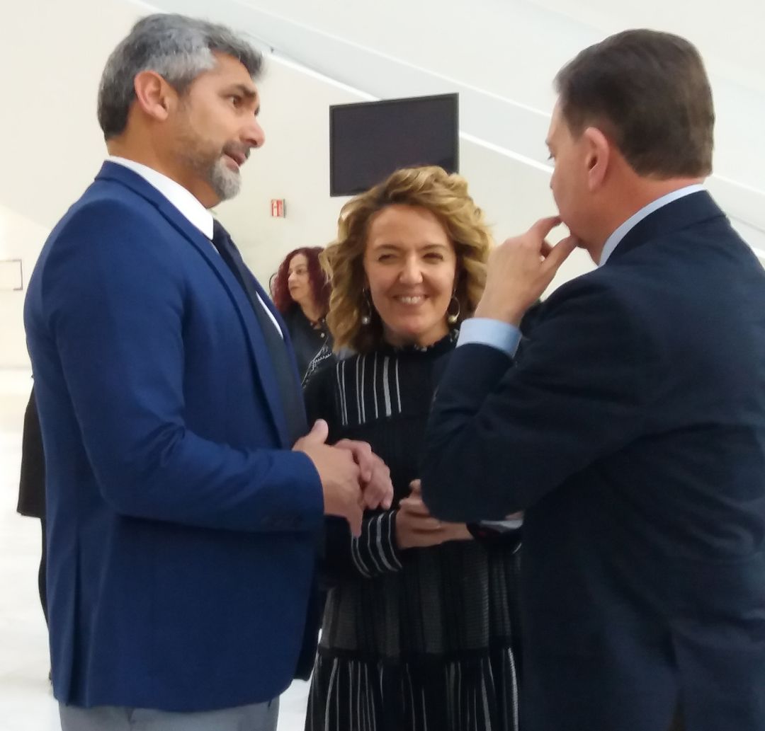La candidata del PP a la presidencia del Principado, Teresa Mallada, en la reunión de la Iglesia Evangélica de Filadelfia, acompañada por Juan José Cortés y Alfredo Canteli, candidato popular a la alcaldía de Oviedo. La candidata del PP a la presidencia del Principado, Teresa Mallada, en la reunión de la Iglesia Evangélica de Filadelfia, acompañada por Juan José Cortés y Alfredo Canteli, candidato popular a la alcaldía de Oviedo.