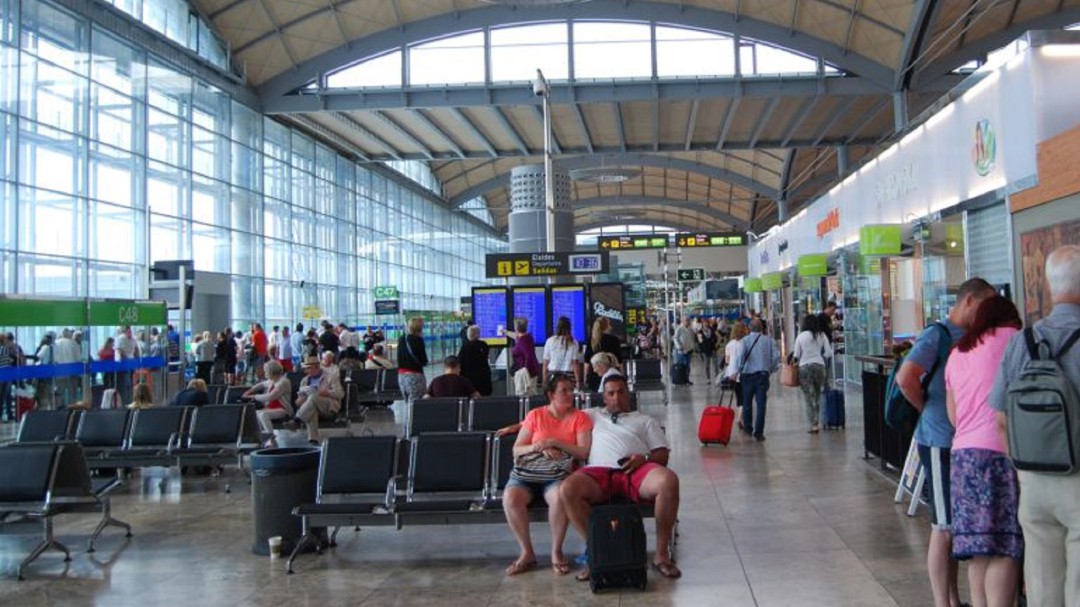 El Aeropuerto de Alicante-Elche crece un 9,9% en febrero y registra unos 780.000 pasajeros