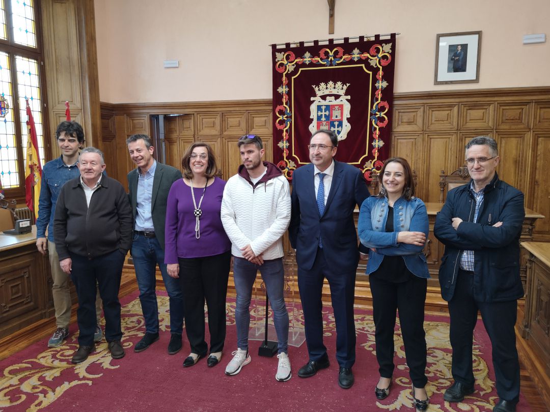 Óscar Husillos recibido en el salón de plenos del Ayuntamiento de Palencia tras sus éxitos deportivos Óscar Husillos recibido en el salón de plenos del Ayuntamiento de Palencia tras sus éxitos deportivos