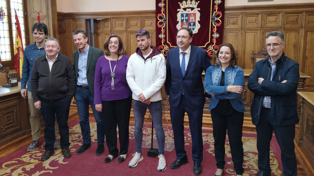 Óscar Husillos con honores de campeón