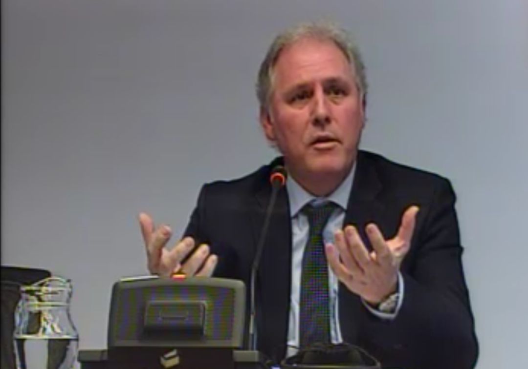 El exconsejero de Industria, Javier Armendáriz, en un momento de su intervención en la comision parklamentaria que analiza las actuaciones de Sodena. El exconsejero de Industria, Javier Armendáriz, en un momento de su intervención en la comision parklamentaria que analiza las actuaciones de Sodena.
