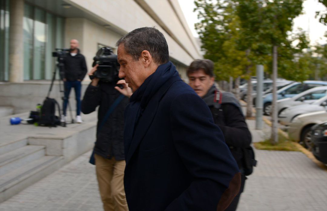 El expresidente de la Generalitat valenciana, Eduardo Zaplana, acude a firmar al El expresidente de la Generalitat valenciana, Eduardo Zaplana, acude a firmar al