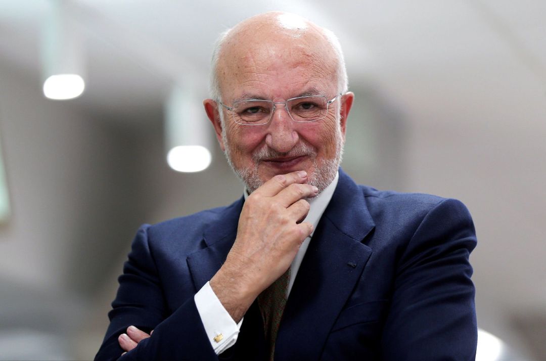 El presidente de Mercadona, Juan Roig, posa para los medios gráficos tras presentar los resultados económicos de la compañía correspondientes al ejercicio de 2018 y las previsiones de 2019. El presidente de Mercadona, Juan Roig, posa para los medios gráficos tras presentar los resultados económicos de la compañía correspondientes al ejercicio de 2018 y las previsiones de 2019.