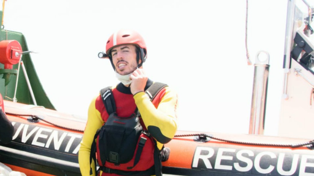 Un bombero malagueño investigado por la Justicia italiana por rescatar a migrantes en la costa de Libia