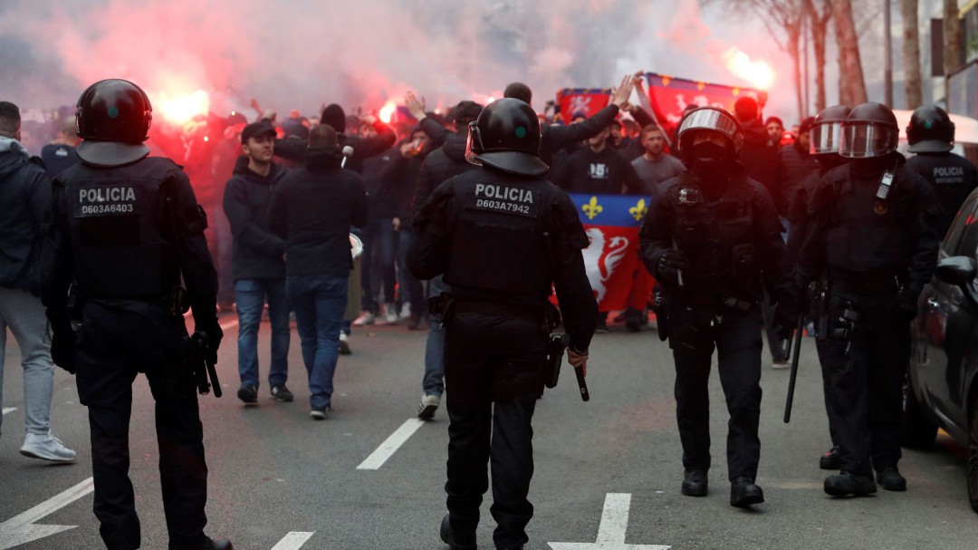 Detenido un ultra del Lyon por propinar un puñetazo a un Mosso d' Esquadra