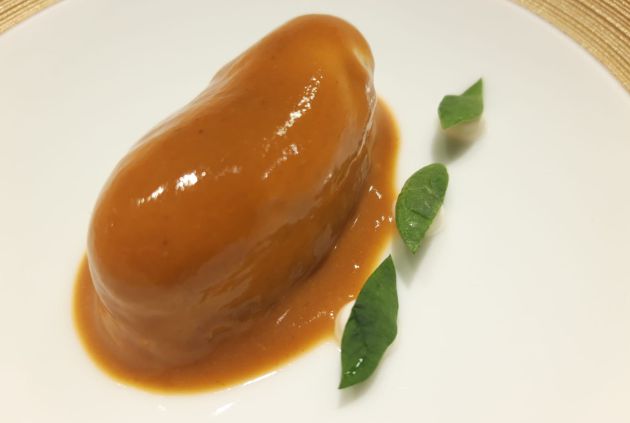 'Canelle' de gamba blanca con salsa Nantua de manteca colorá. 'Canelle' de gamba blanca con salsa Nantua de manteca colorá.