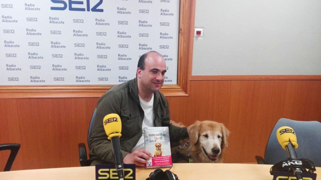 Emilio Ortiz con su perro Spok. Emilio Ortiz con su perro Spok.