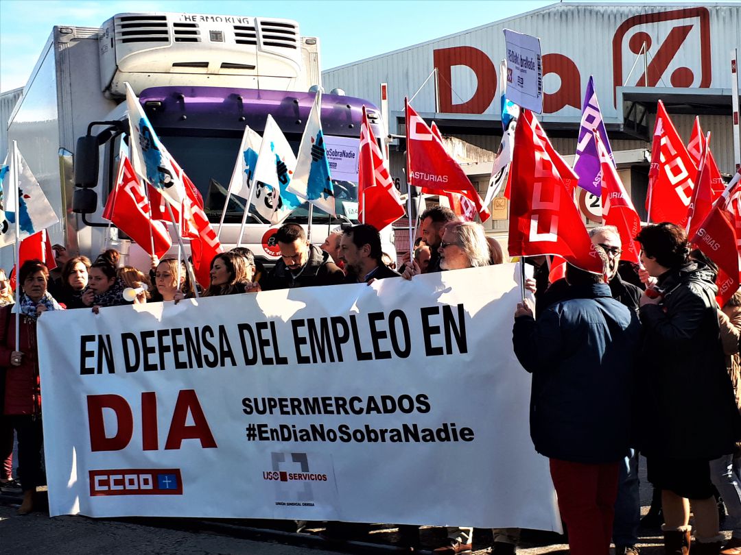 Los trabajadores impidieron la entrada y salida de camiones Los trabajadores impidieron la entrada y salida de camiones