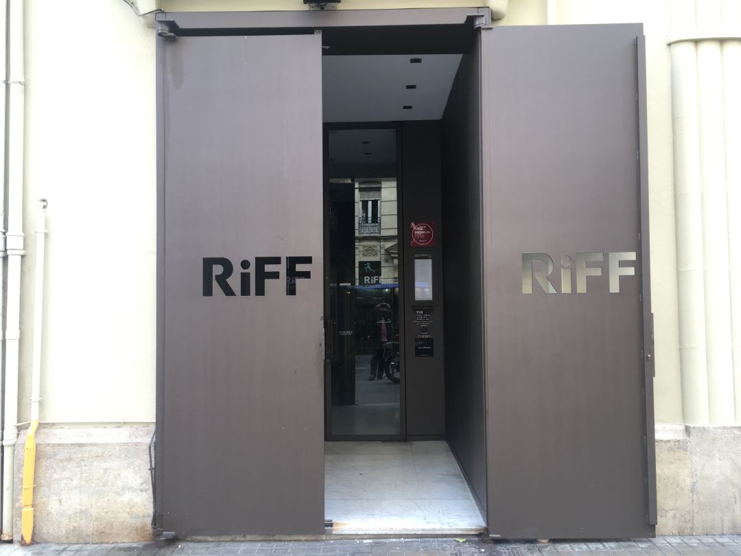 Puerta principal del Restaurante Riff de Valencia Puerta principal del Restaurante Riff de Valencia