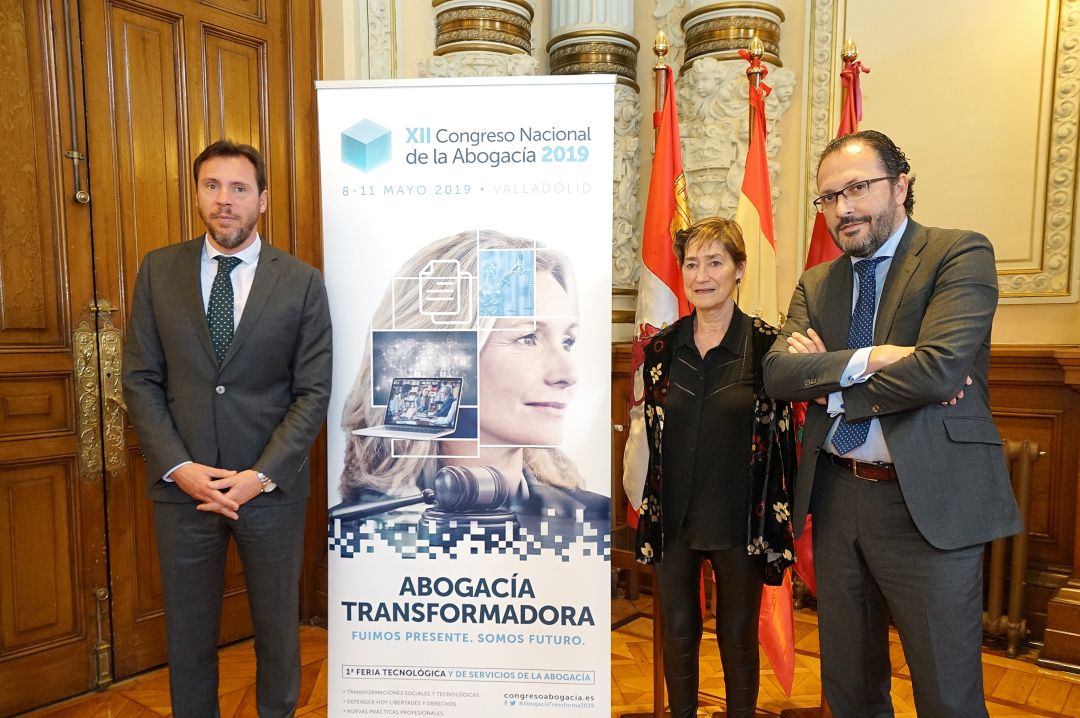 El alcalde en la presentación del Congreso junto a Victoria Ortega (presidenta del Consejo de la Abogacía Española) y Javier Garicano (decano del Colegio de Valladolid) El alcalde en la presentación del Congreso junto a Victoria Ortega (presidenta del Consejo de la Abogacía Española) y Javier Garicano (decano del Colegio de Valladolid)