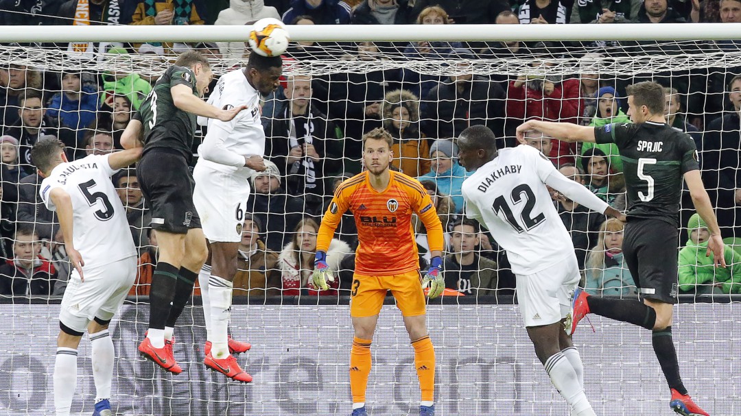 Guedes clasifica al Valencia in extremis