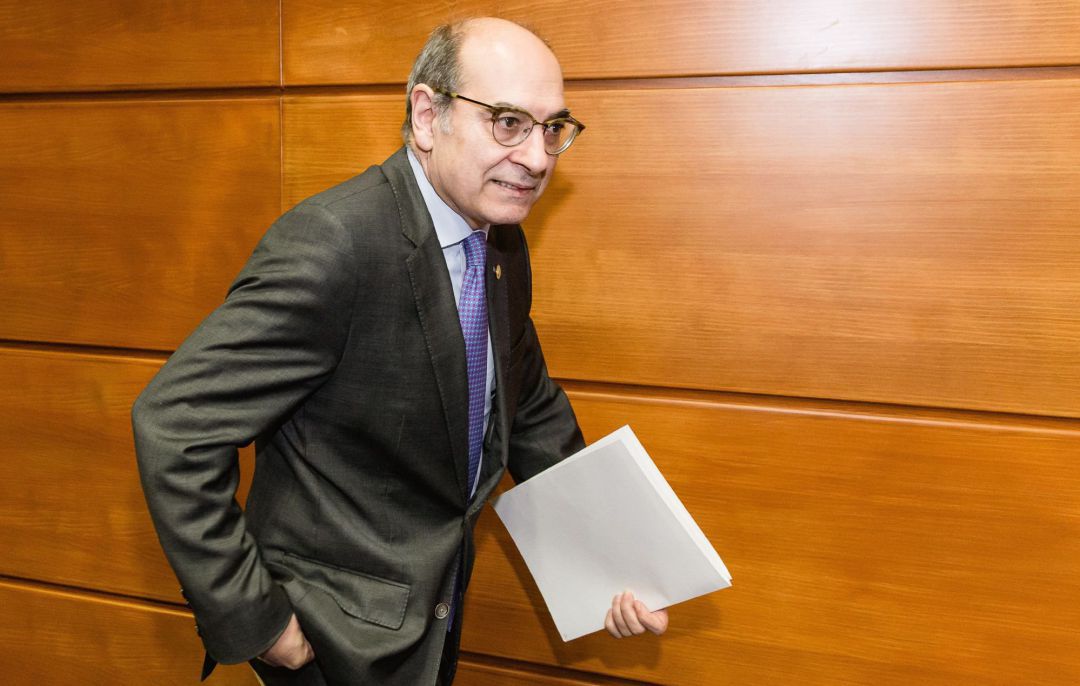 El consejero Darpón dimite por las irregularidades en la OPE de Osakidetza El consejero Darpón dimite por las irregularidades en la OPE de Osakidetza
