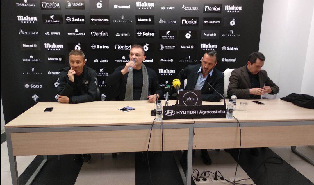 Los dirigentes del Castellón apelan a la unión para salvar al equipo del descenso Los dirigentes del Castellón apelan a la unión para salvar al equipo del descenso