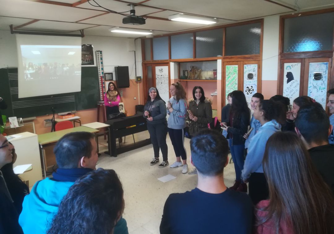 Un instituto enseña español por videoconferencia a centros de todo el mundo