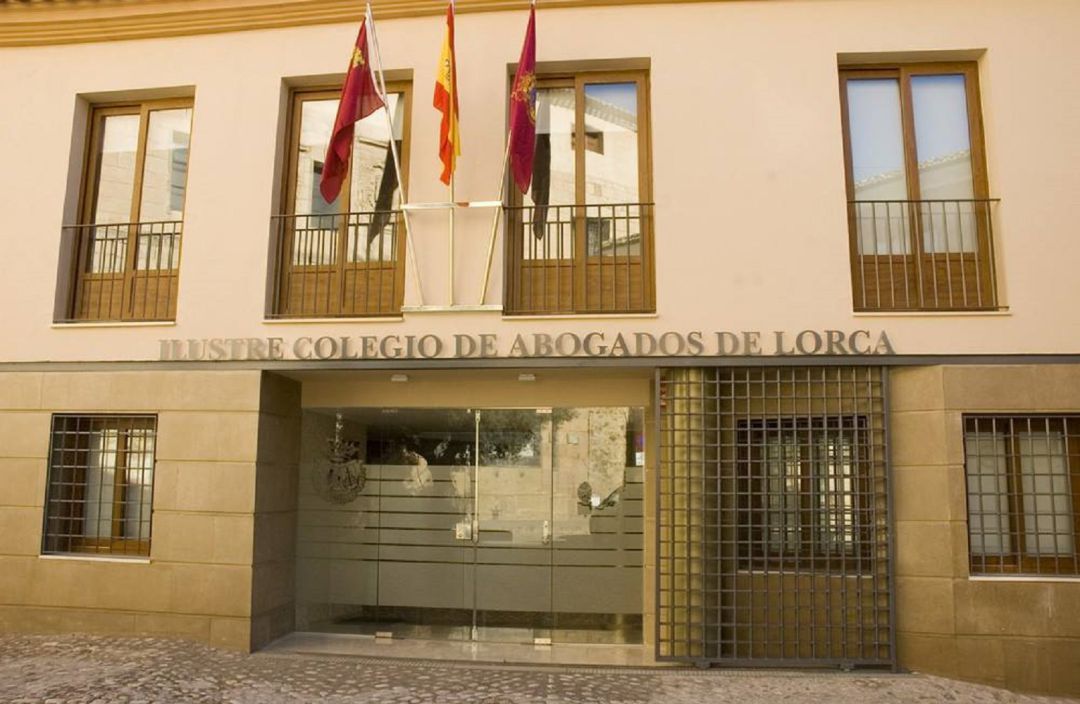 El Colegio de Abogados de Lorca adelantará al turno de oficio parte de los atrasos que Justicia sigue sin pagar El Colegio de Abogados de Lorca adelantará al turno de oficio parte de los atrasos que Justicia sigue sin pagar