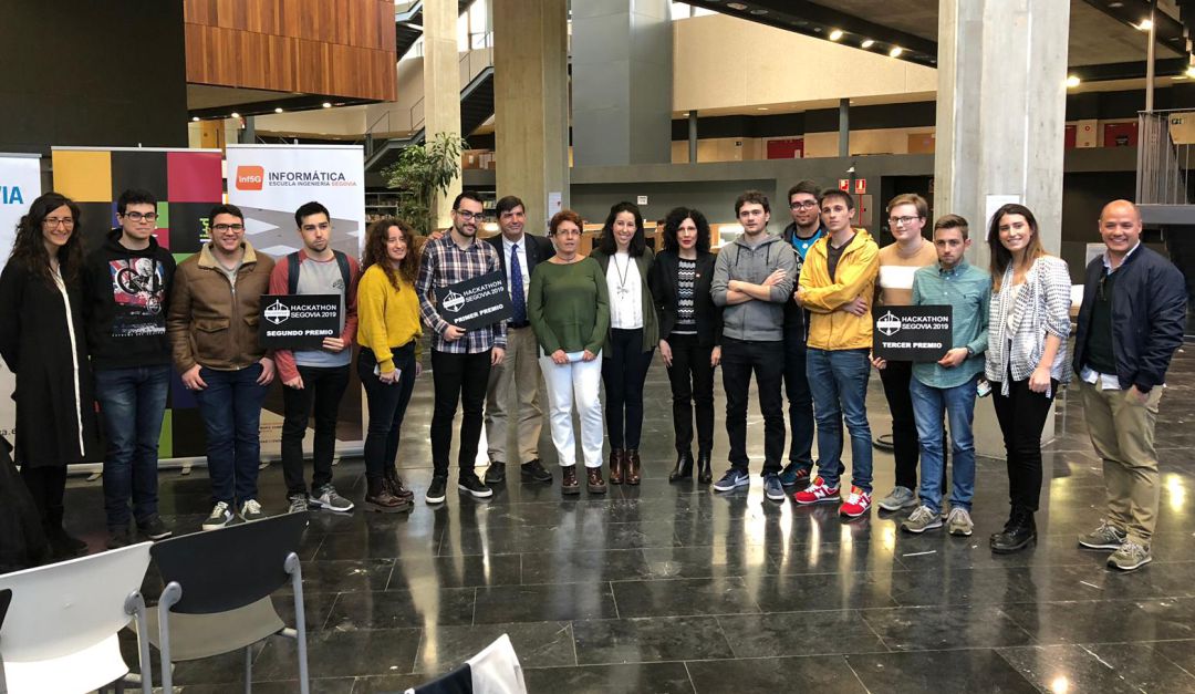Entrega de premios del certamen HackerFest en el campus de la Universidad de Valladolid Entrega de premios del certamen HackerFest en el campus de la Universidad de Valladolid