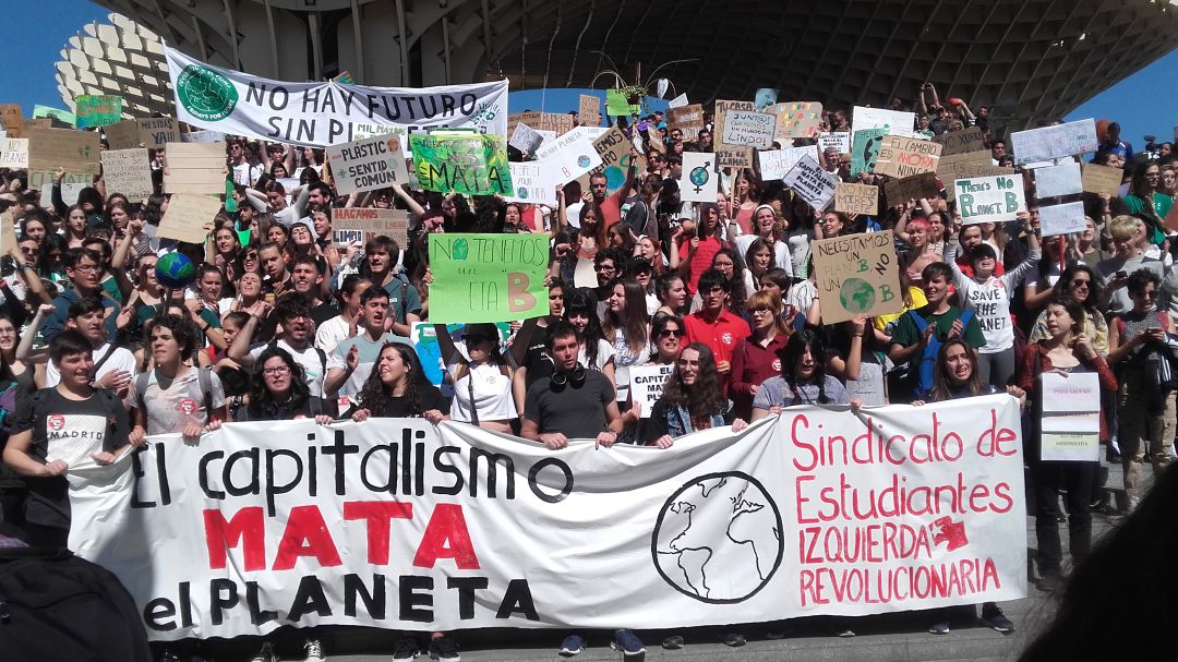 Miles de estudiantes exigen en Sevilla medidas urgentes contra el cambio climático Miles de estudiantes exigen en Sevilla medidas urgentes contra el cambio climático