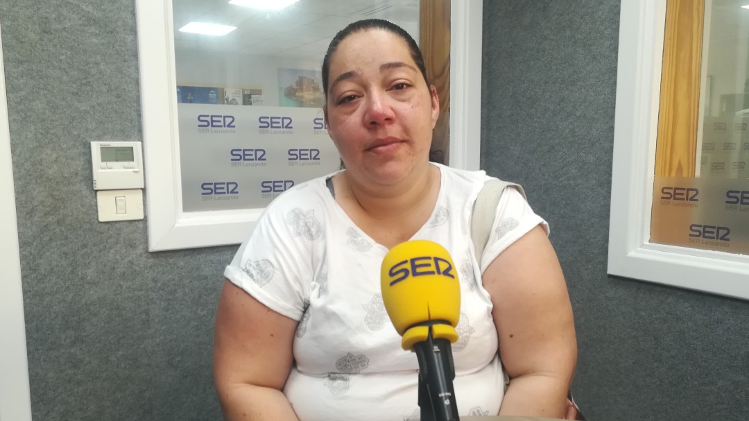Llegó a Lanzarote huyendo de su maltratador y ahora se queda en la calle con tres hijas
