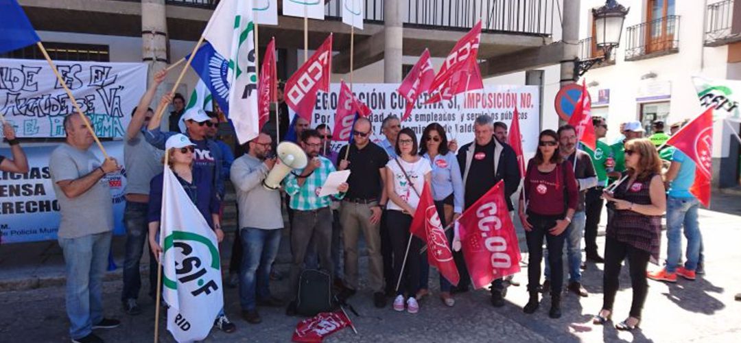 Imagen de archivo de otra concentración sindical frente al ayuntamiento, en este caso contra la política laboral del anterior gobierno de Ciudadanos Imagen de archivo de otra concentración sindical frente al ayuntamiento, en este caso contra la política laboral del anterior gobierno de Ciudadanos