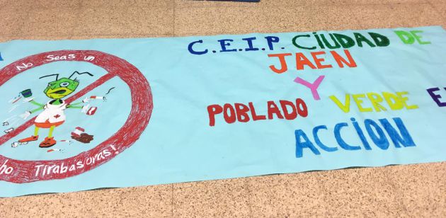 Pancarta realizada por los alumnos de uno de los colegios que se han unido a la movilización. Pancarta realizada por los alumnos de uno de los colegios que se han unido a la movilización.