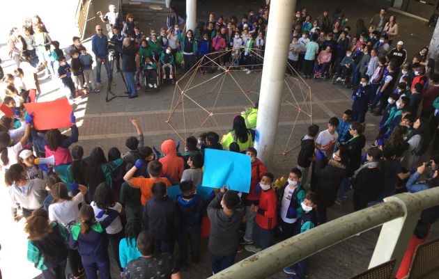 Movilización de los estudiantes en una de las plazas de Orcasitas (Madrid. Movilización de los estudiantes en una de las plazas de Orcasitas (Madrid.