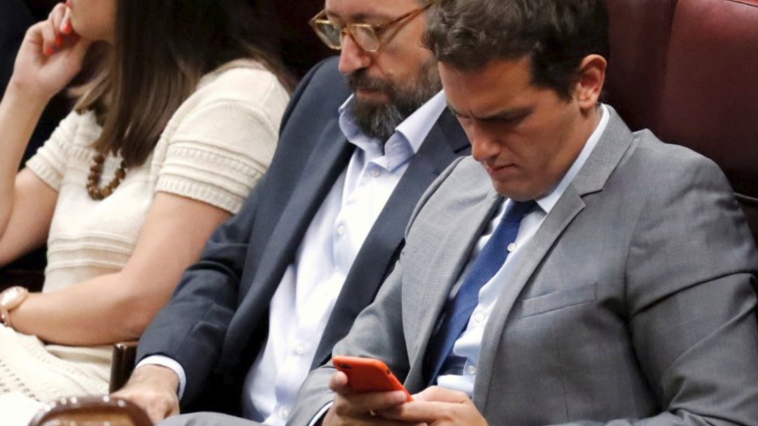 Los diputados tienen hasta el 1 de abril para devolver los iPhone del Congreso o pagar por ellos