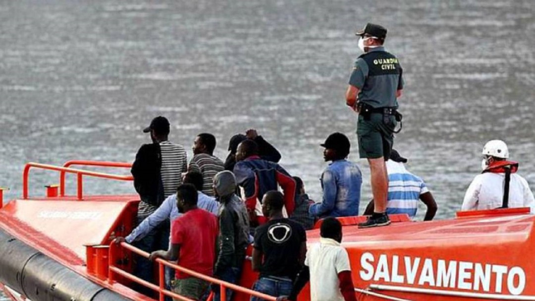Localizada una nueva patera en el litoral de Cartagena con 8 argelinos a bordo